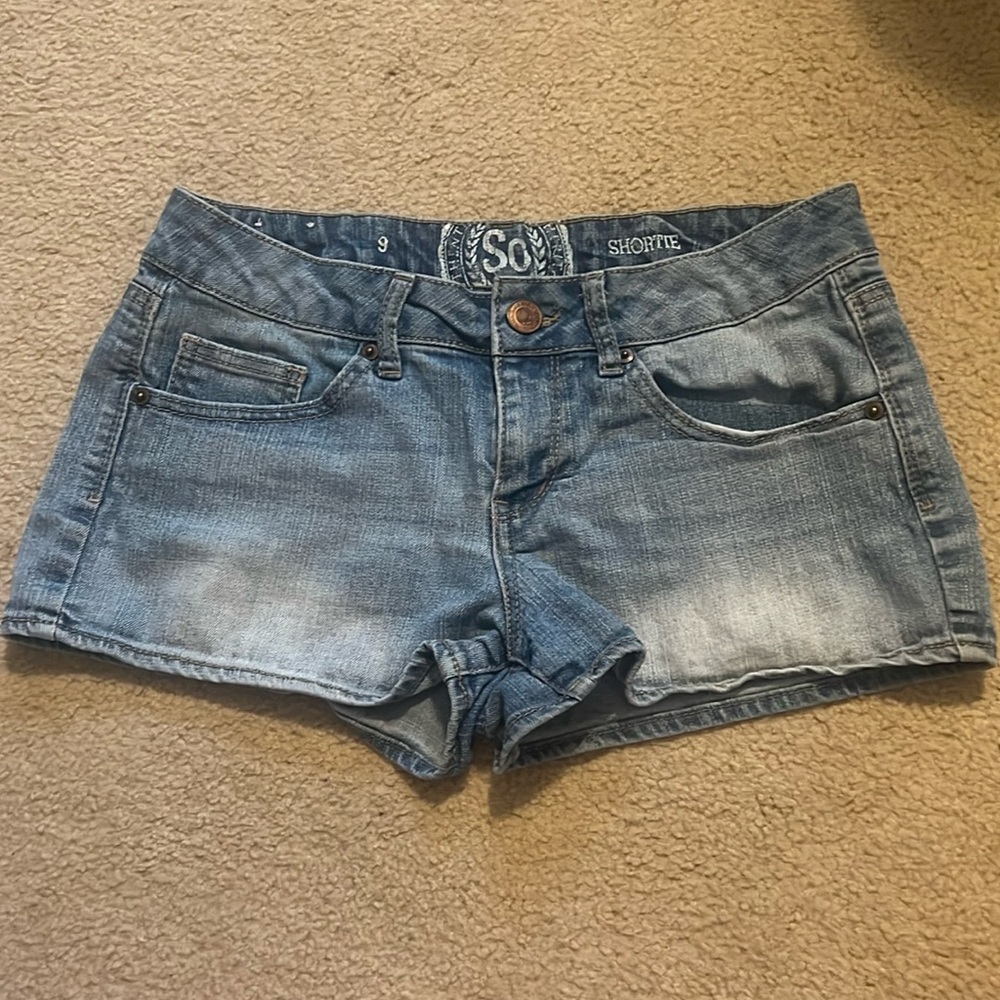So low rise size 9 shorts